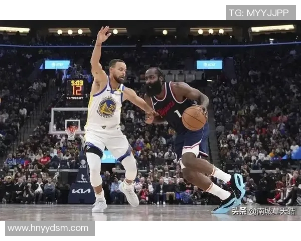 勇士与快船激战四月十六日NBA季后赛精彩对决引发球迷热议